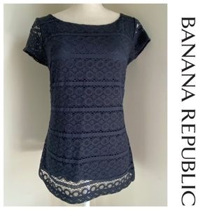 Like new! Navy BR Short Sleeve Lace Overlay Top, S